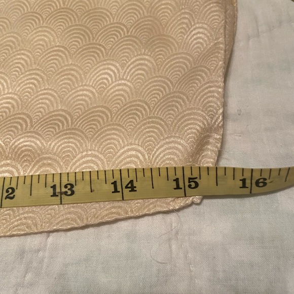 Geoffrey Beene Cream 100% Silk Opera Scarf - Picture 4 of 7